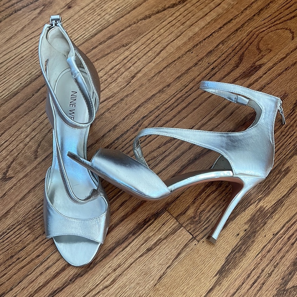 Nine West Silver Heels Size 7.5